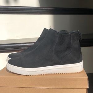 STEVE MADDEN black suede sneakers